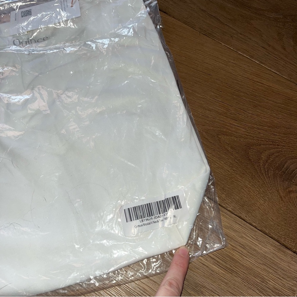 Quince NWT Women’s Cotton Modal V Neck Tee white XL - Picture 8 of 9